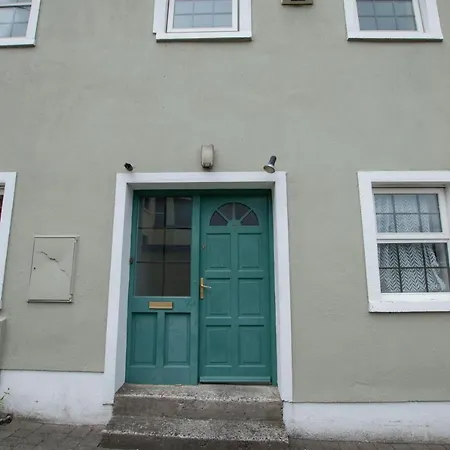 House 7 *