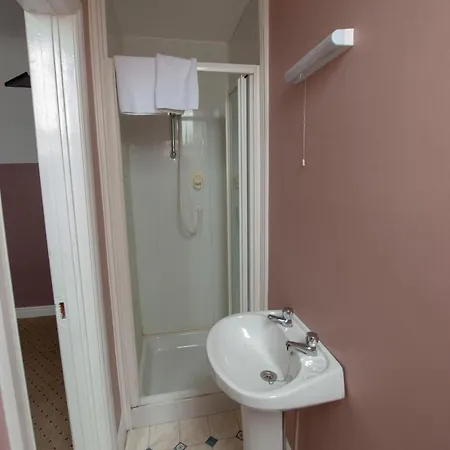 Inn House 7 *